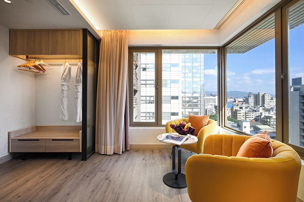 executive room | minibar, in-room safe, blackout curtains, soundproofing