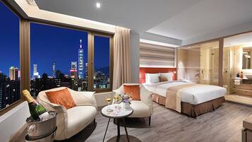 Executive-herbergi - borgarsýn | Míníbar, öryggishólf í herbergi, myrkratjöld/-gardínur, hljóðeinangrun