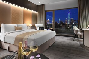 Phòng, quang cảnh thành phố | Minibar, két bảo mật tại phòng, màn/rèm cản sáng, phòng cách âm 