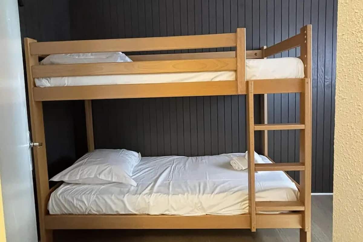 Soundproofing, bed sheets