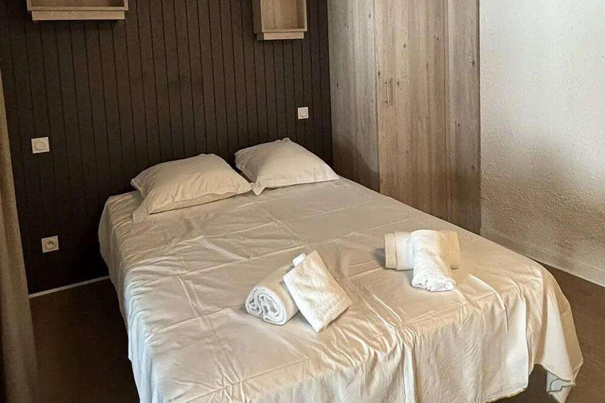 Soundproofing, bed sheets