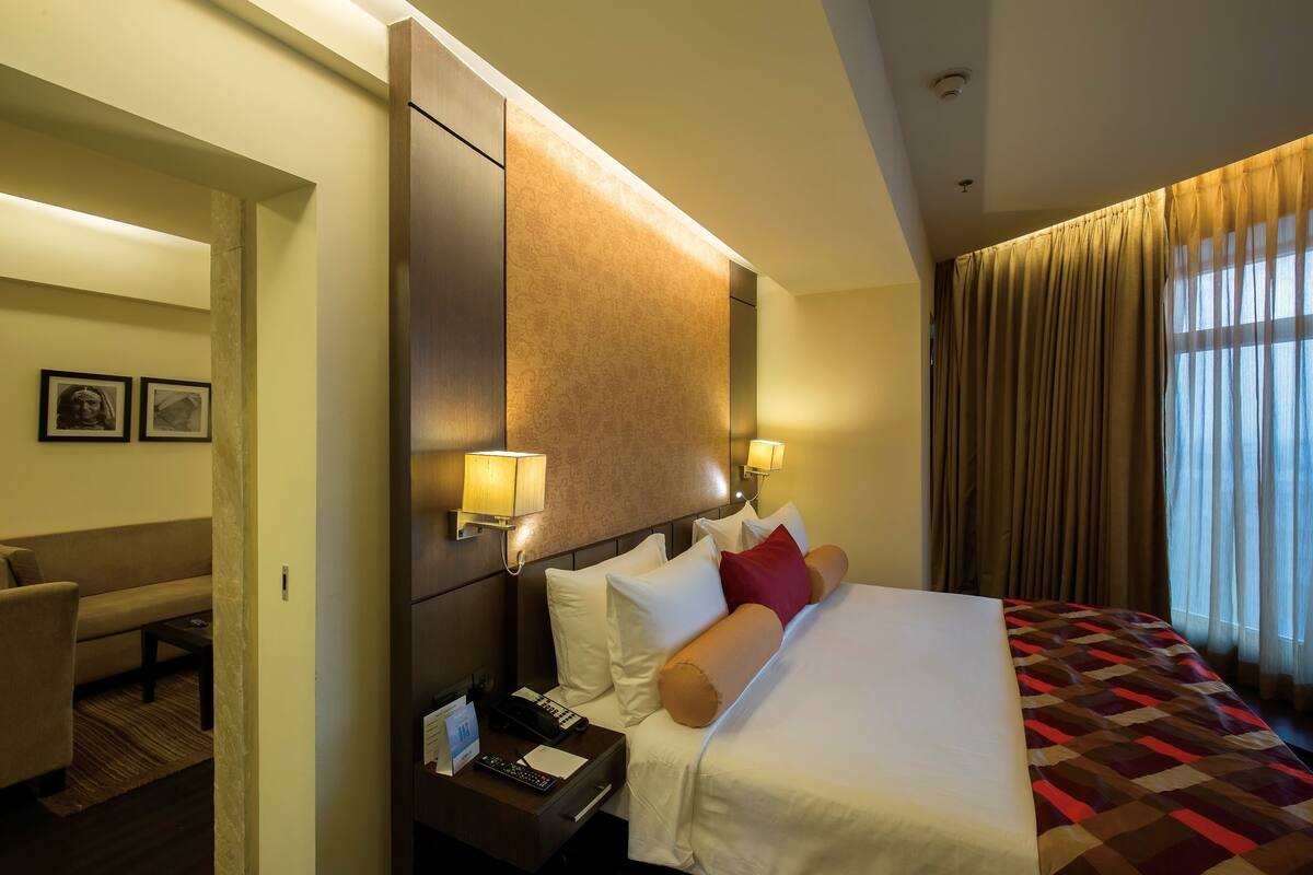 Suite | In-room safe, desk, iron/ironing board, WiFi (free)