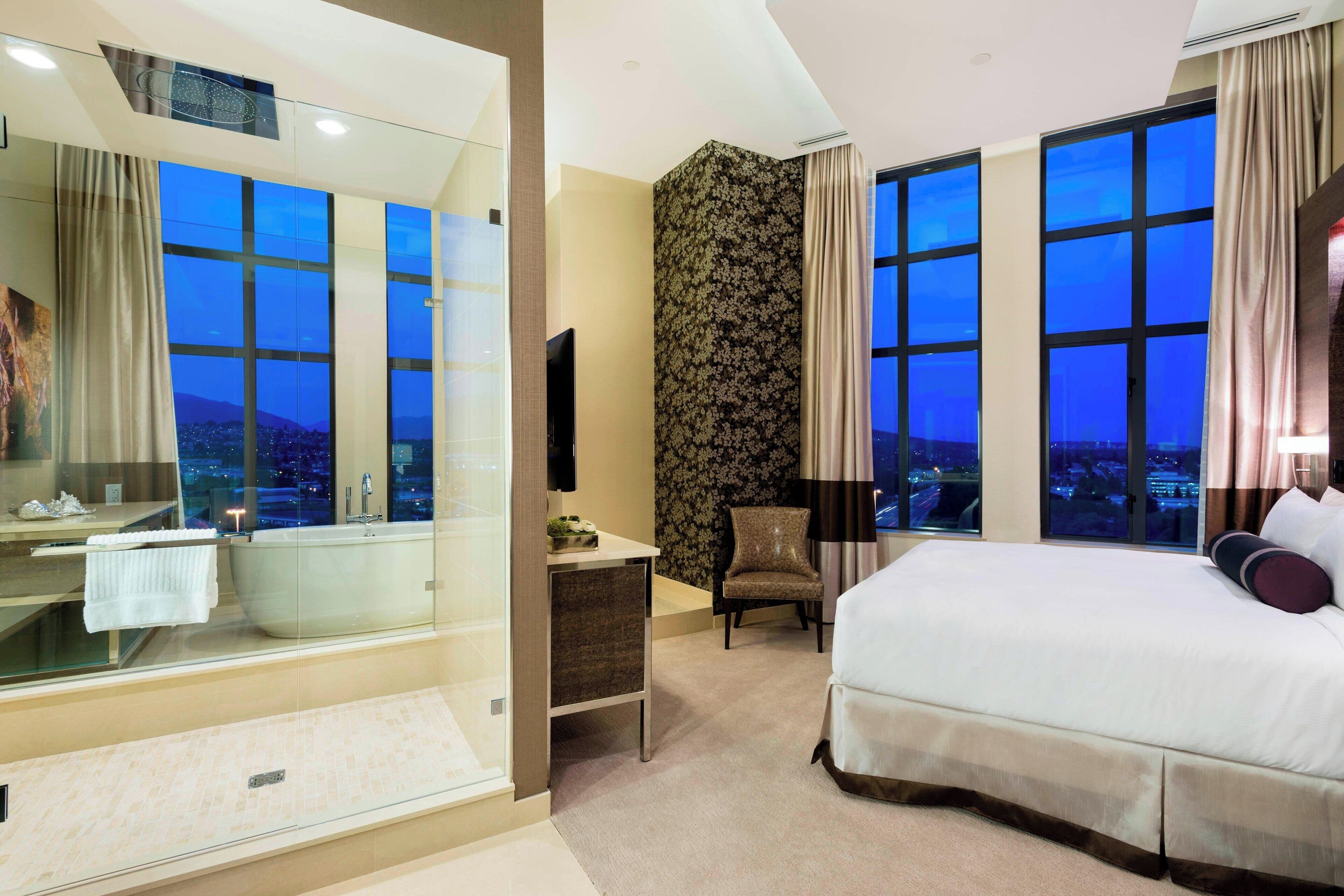 hypo-allergenic bedding, in-room safe, desk, laptop workspace