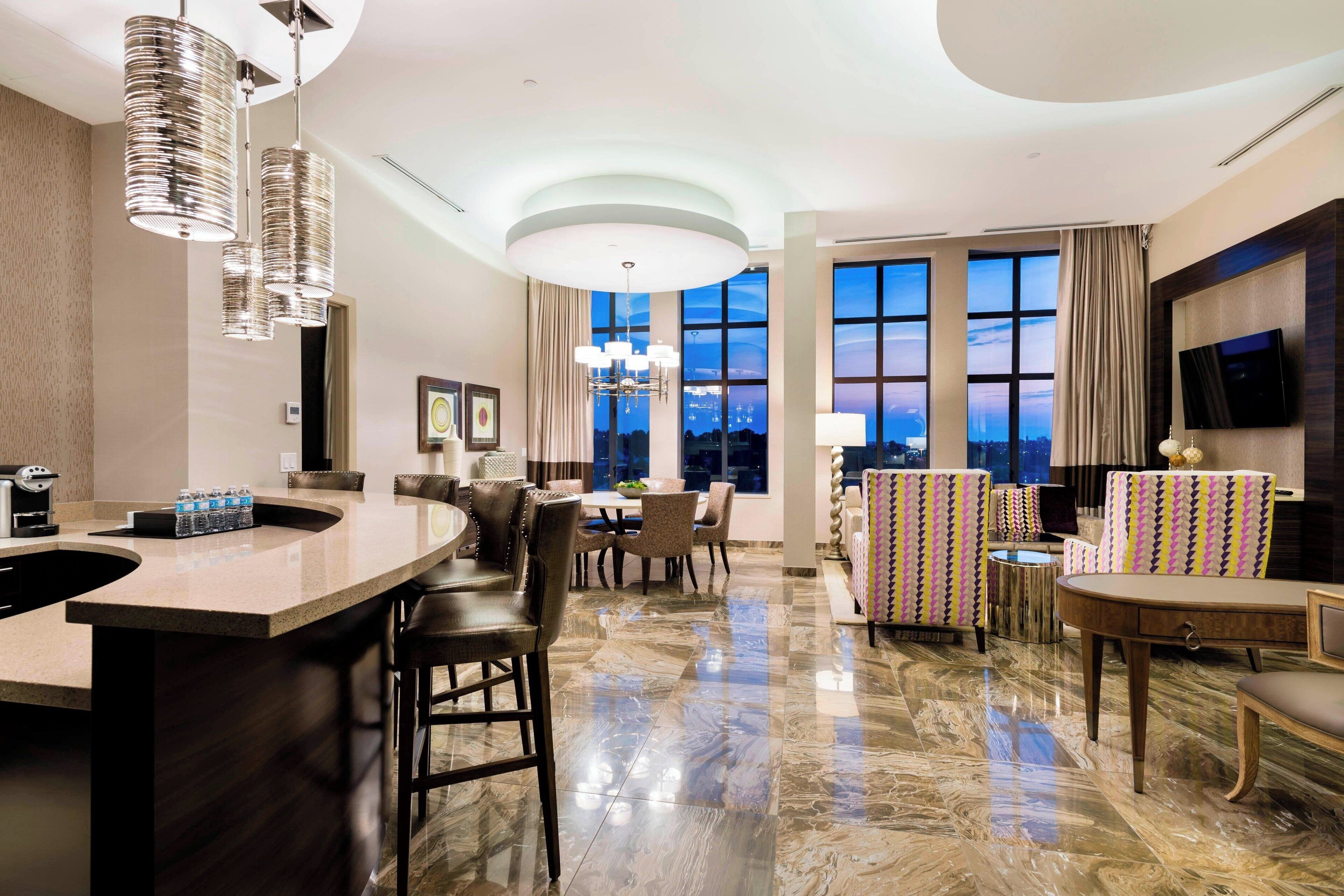 低過敏寢具、客房內保險箱、書桌、筆電工作空間