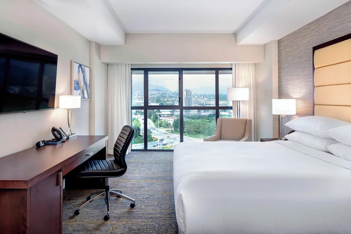 Room, 1 King Bed | Hypo-allergenic bedding, in-room safe, desk, laptop workspace