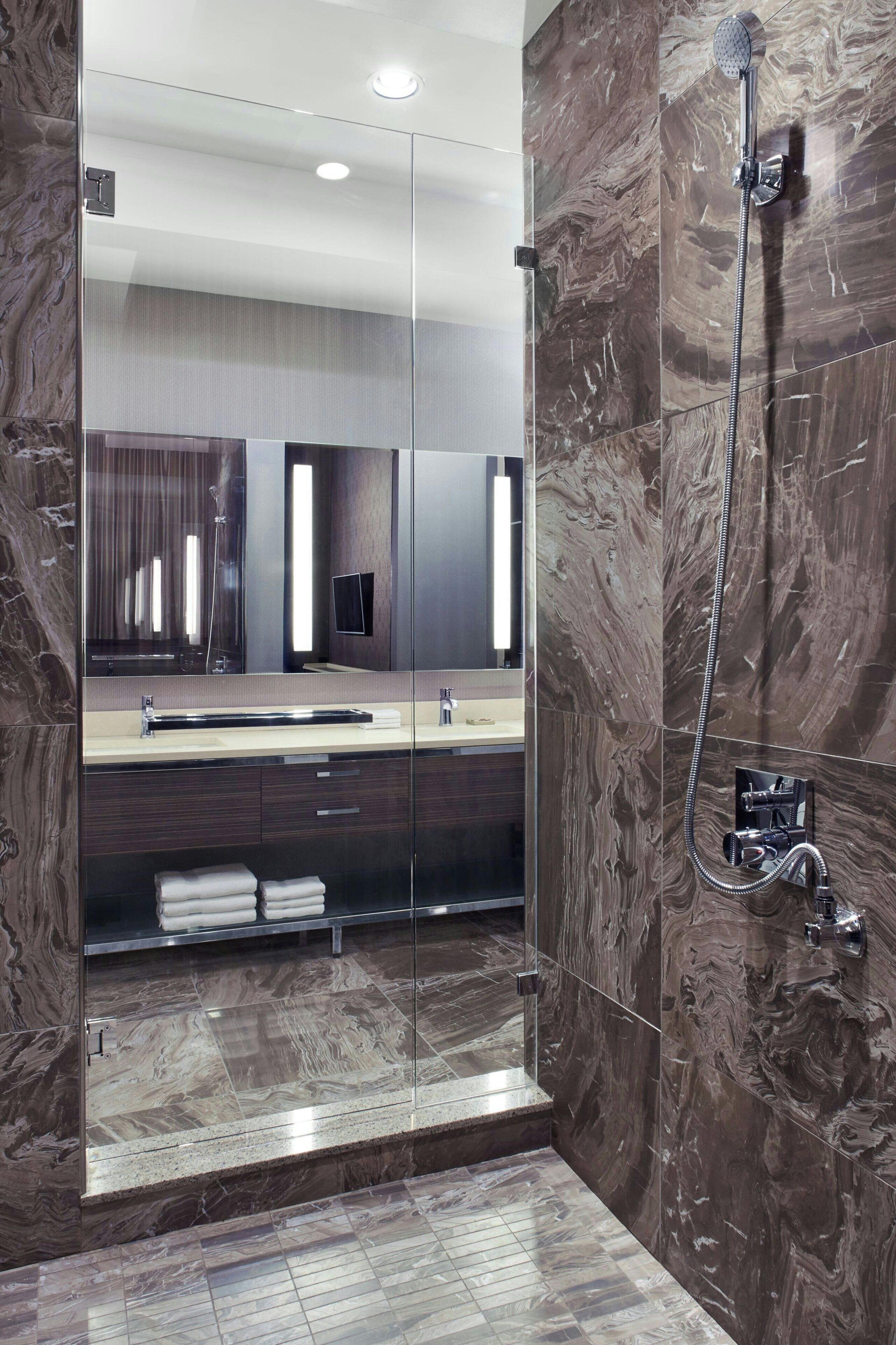 Photo - Delta Hotels by Marriott Burnaby Conference Centre