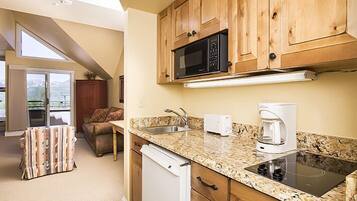 Phòng, 2 giường cỡ queen, Không hút thuốc | Bếp nhỏ riêng | Lò vi sóng, dụng cụ pha cà phê/trà