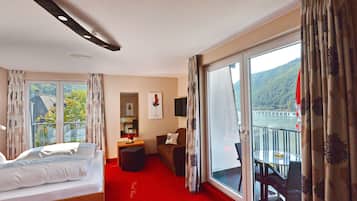 Deluxe-Zimmer, 1 Schlafzimmer, Balkon | Hochwertige Bettwaren, Zimmersafe, Schreibtisch, Verdunkelungsvorhänge