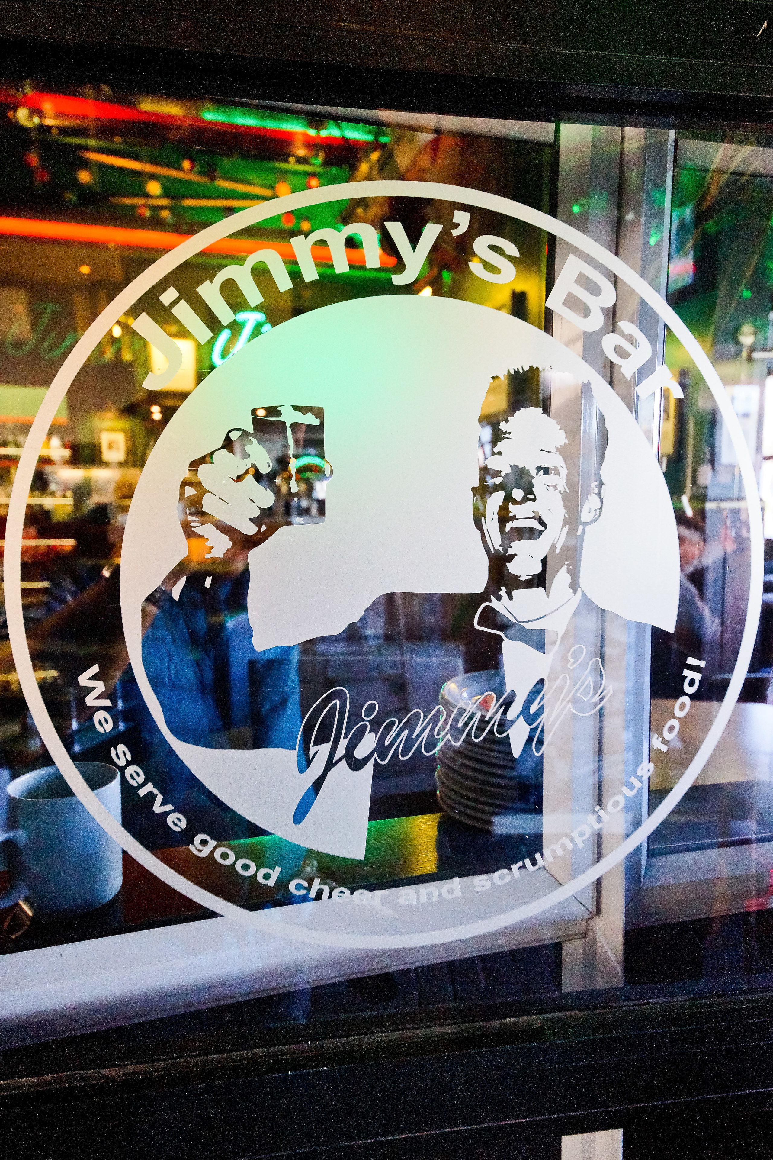 al fresco dining, serves dinner and happy hour