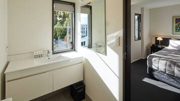 Standard Studio | Bathroom