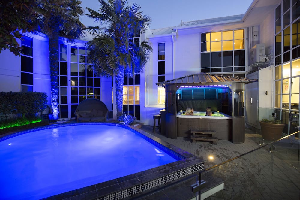Pavilions Hotel