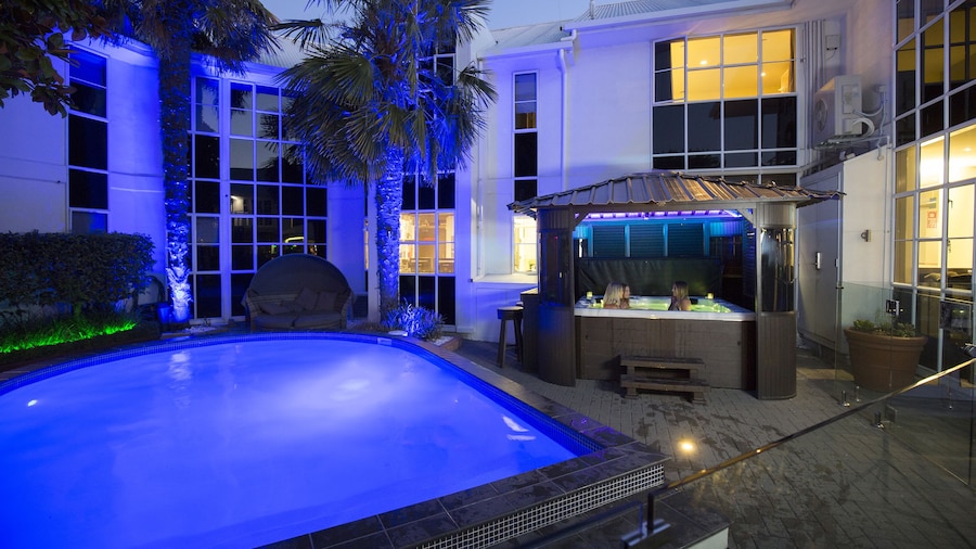 Pavilions Hotel
