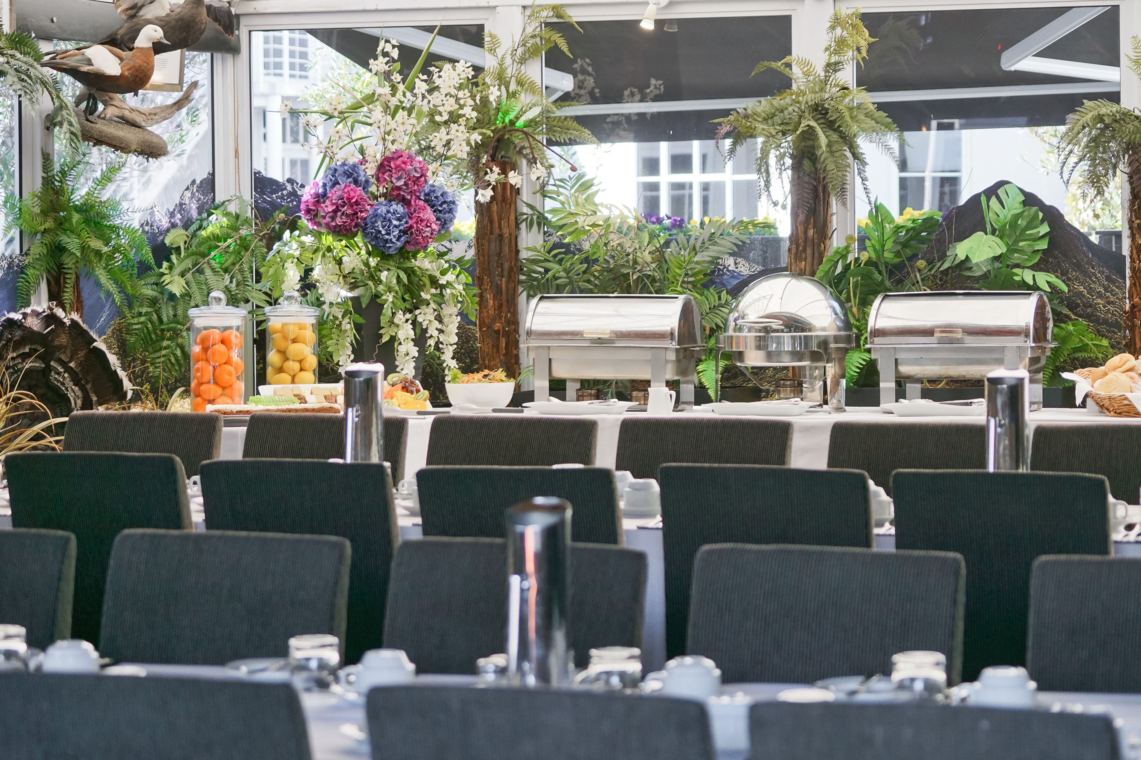 al fresco dining, serves dinner and happy hour