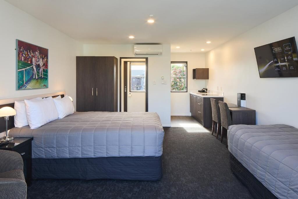 Dobbeltrom – superior | Safe på rommet, skrivebord, strykejern/-brett og wi-fi (inkludert)