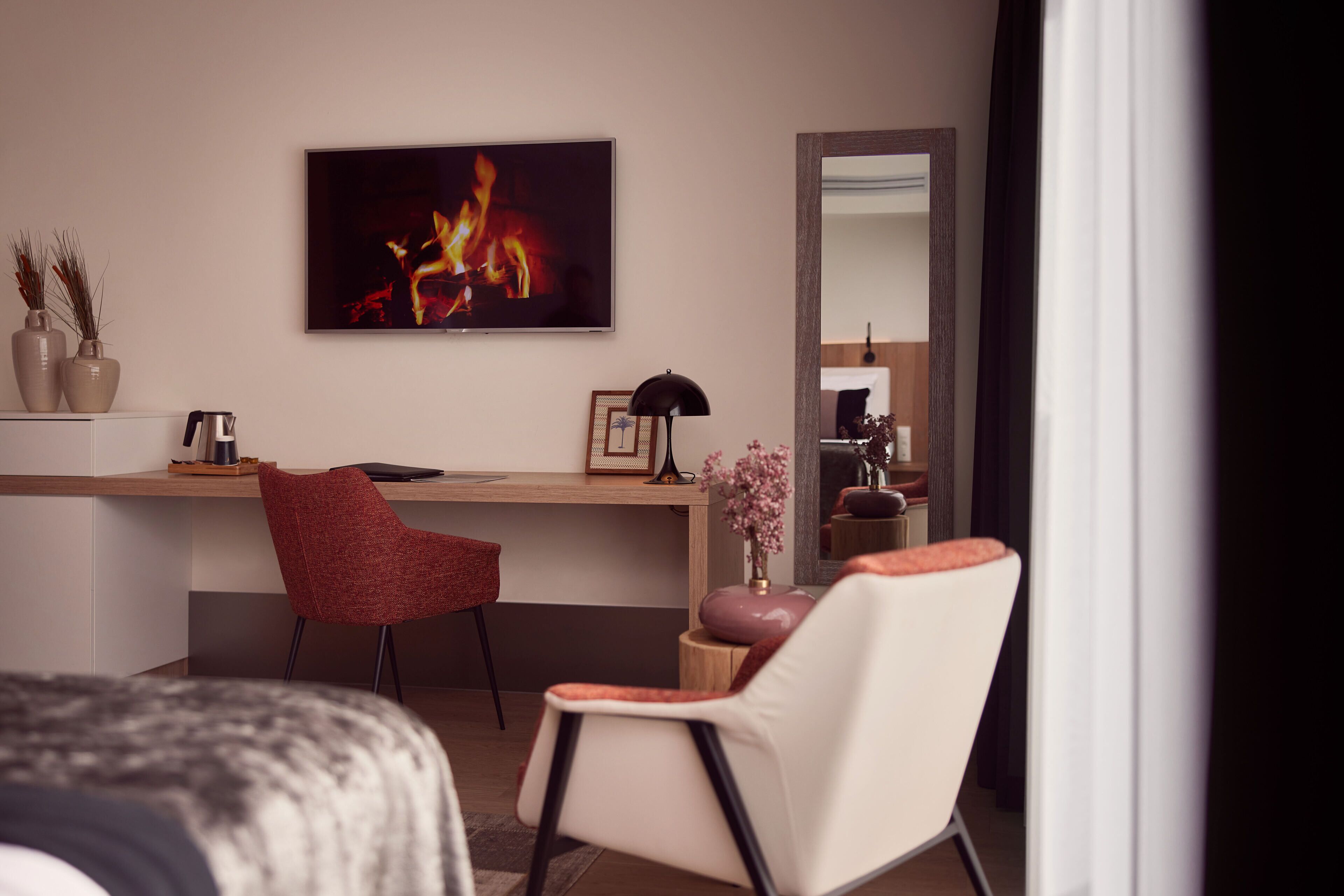 Superior kamer, 1 twee- of 2 eenpersoonsbedden | Luxe beddengoed, een gratis minibar, individueel gedecoreerd, een bureau