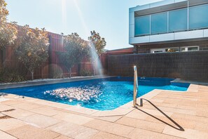 Sæsonbestemt udendørs pool