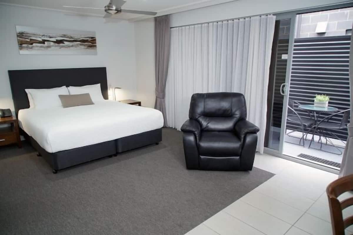 1 bedroom, desk, laptop workspace, blackout drapes