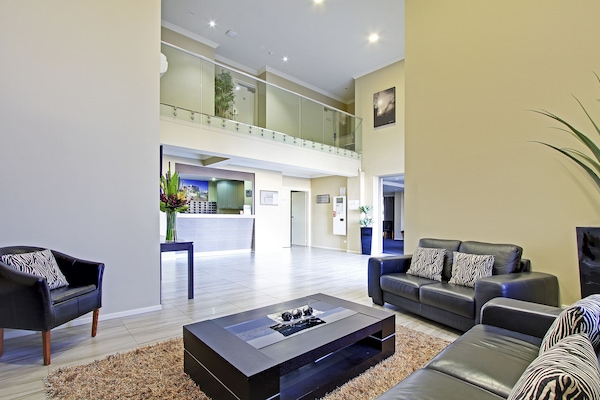 Coin salon dans le hall