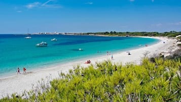 Una playa cerca, toallas de playa
