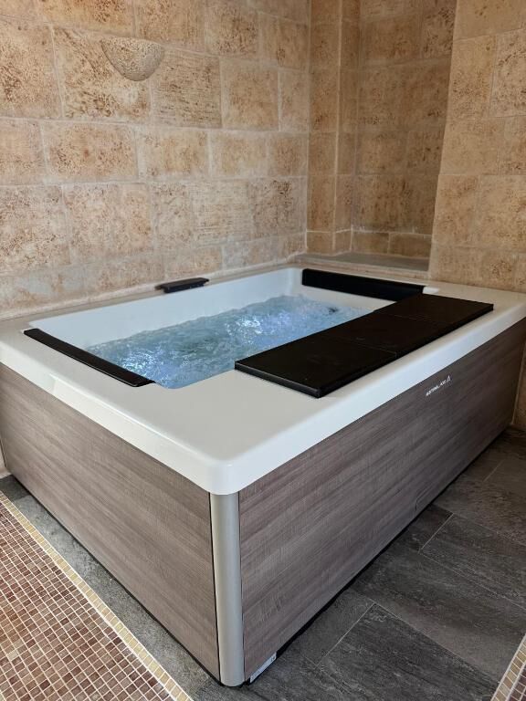 Couples treatment room(s), Turkish bath/hammam, massages