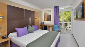 Minibar, desk, blackout drapes, soundproofing - Hotel Isla de Cabrera (Ses Salines)