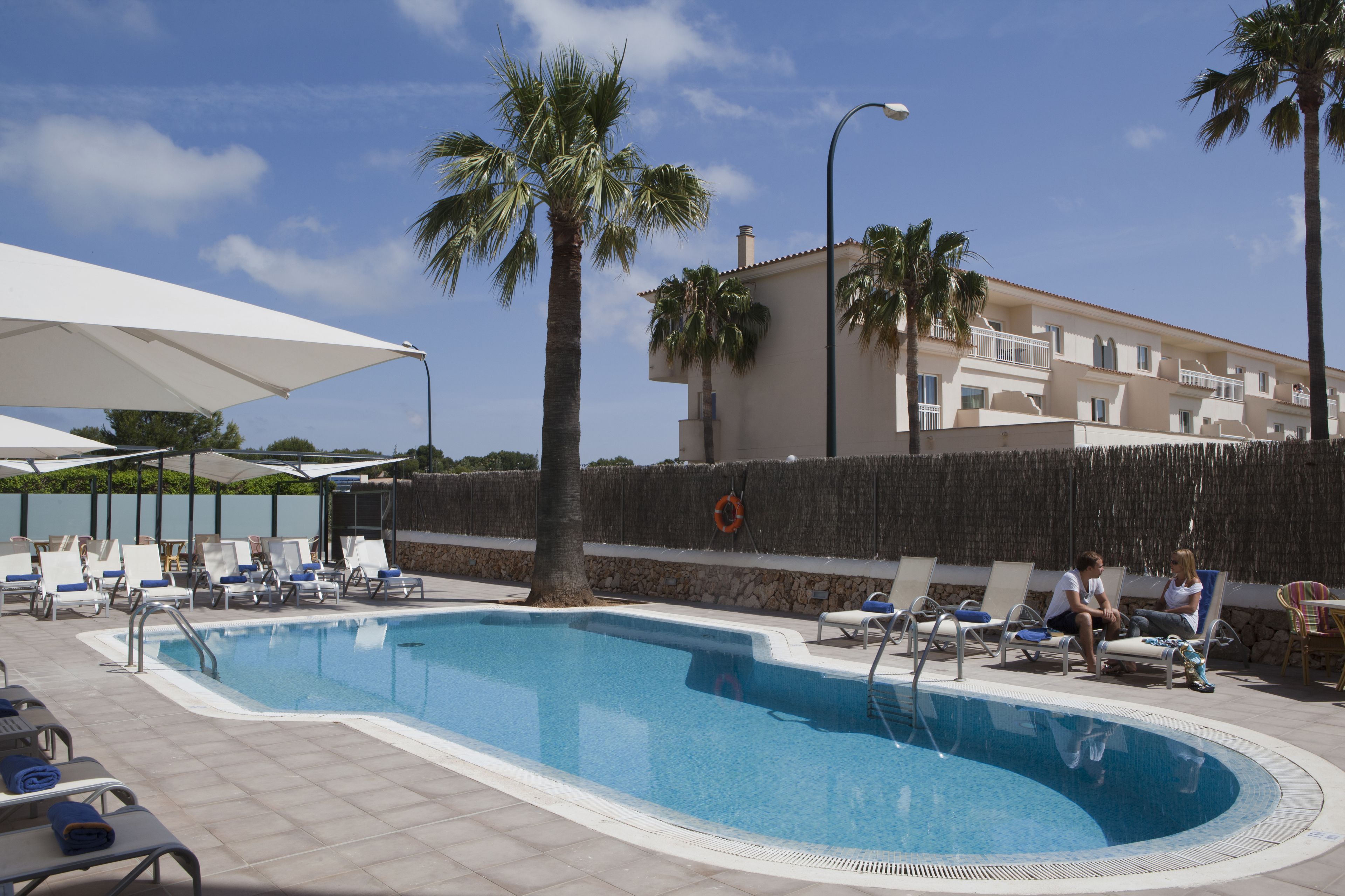 3 outdoor pools, pool umbrellas, pool loungers