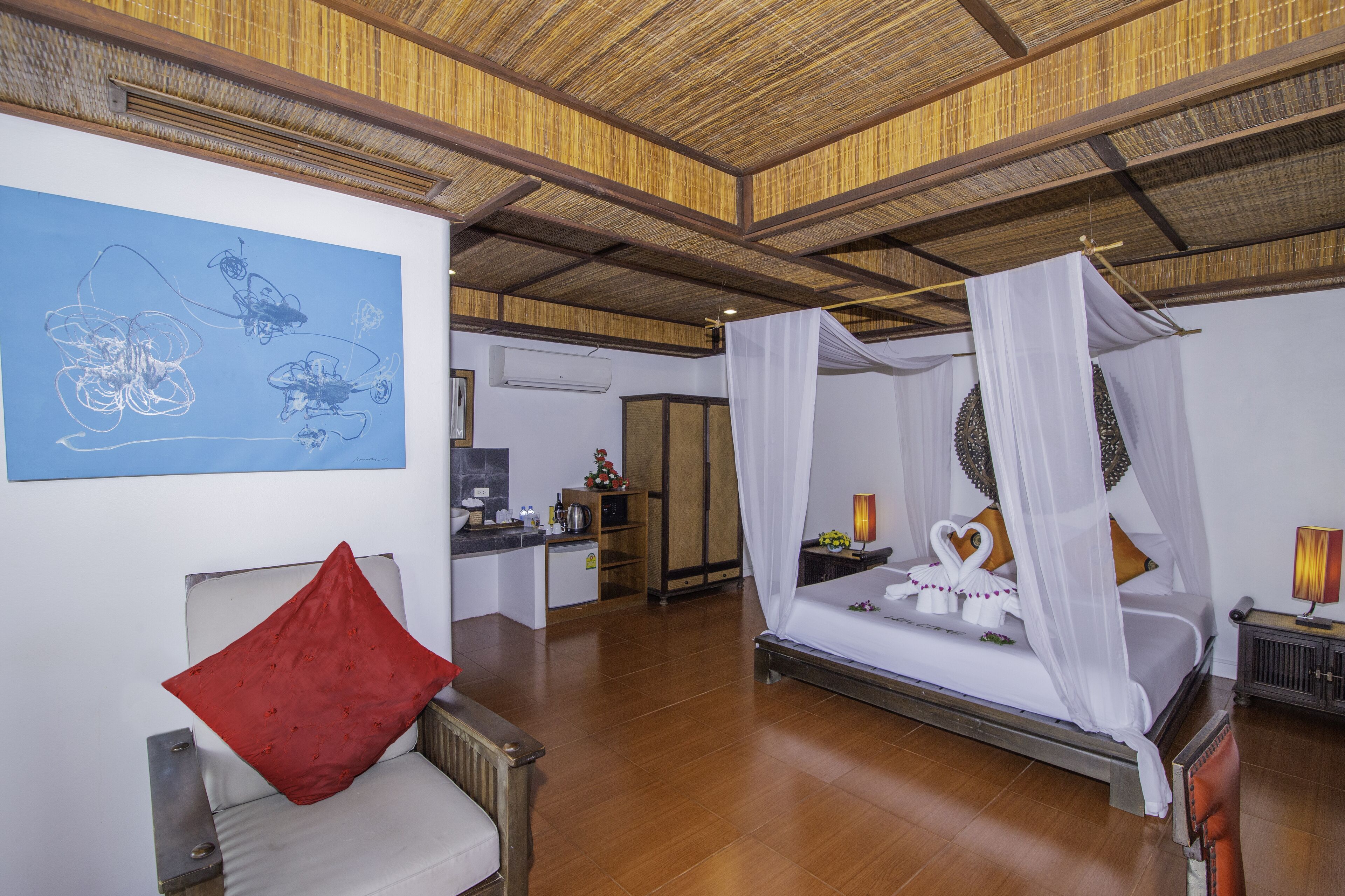 deluxe suite | minibar, in-room safe, iron/ironing board, free cots/infant beds