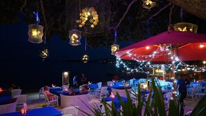 Breakfast, lunch and dinner served - Tango Beach Resort (Koh Samui)