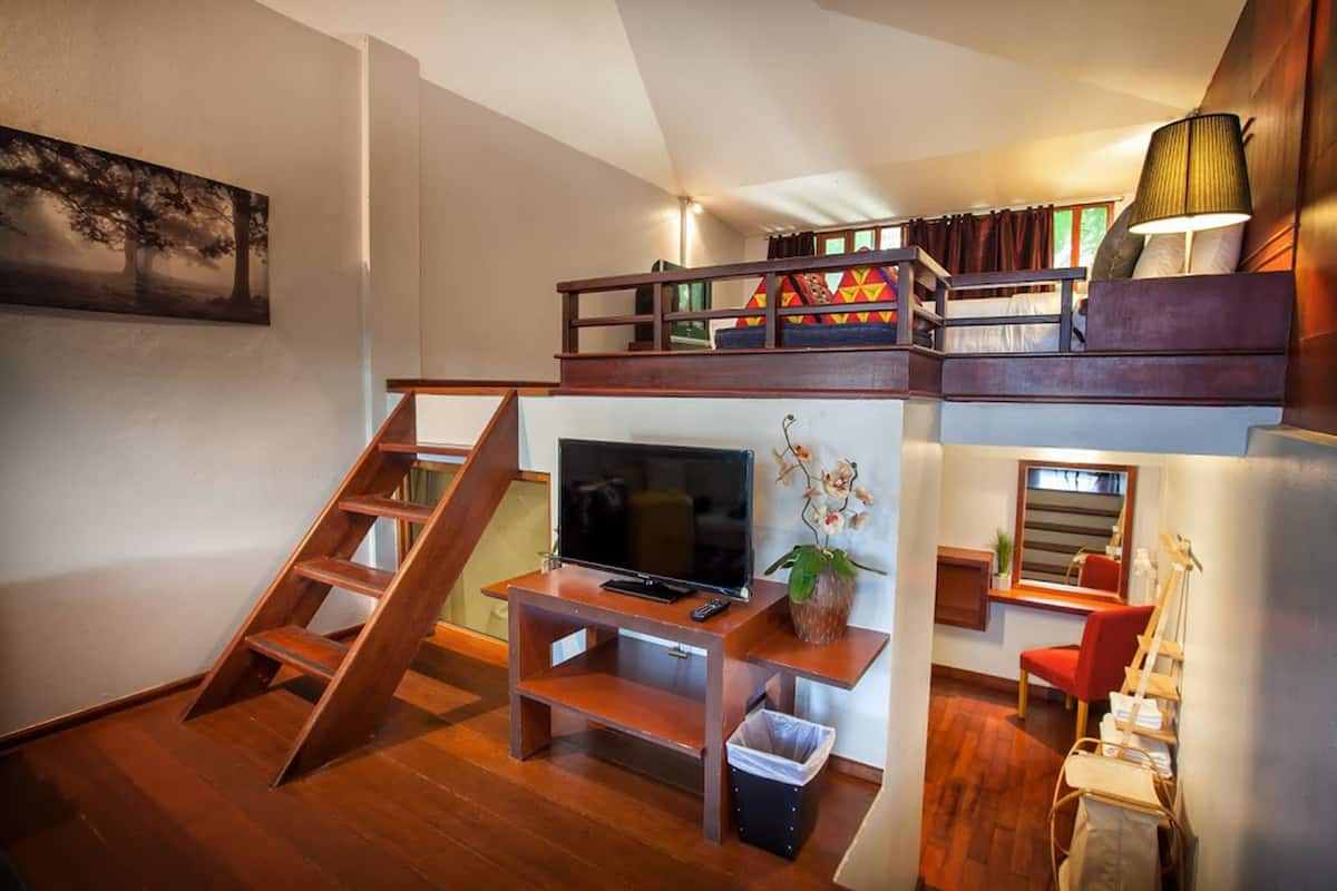 Junior Suite with Pool View | Caja de seguridad en la habitación, escritorio y wifi gratis