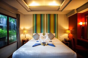 Grand Suite 2 Bedrooms with Bathtub | In-room safe, desk, free WiFi