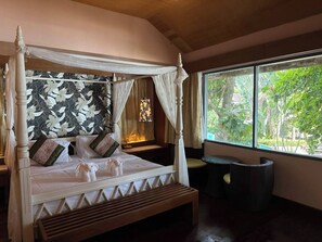 Pool View Villa 2nd floor | Minibar, caja fuerte, cortinas opacas y camas supletorias