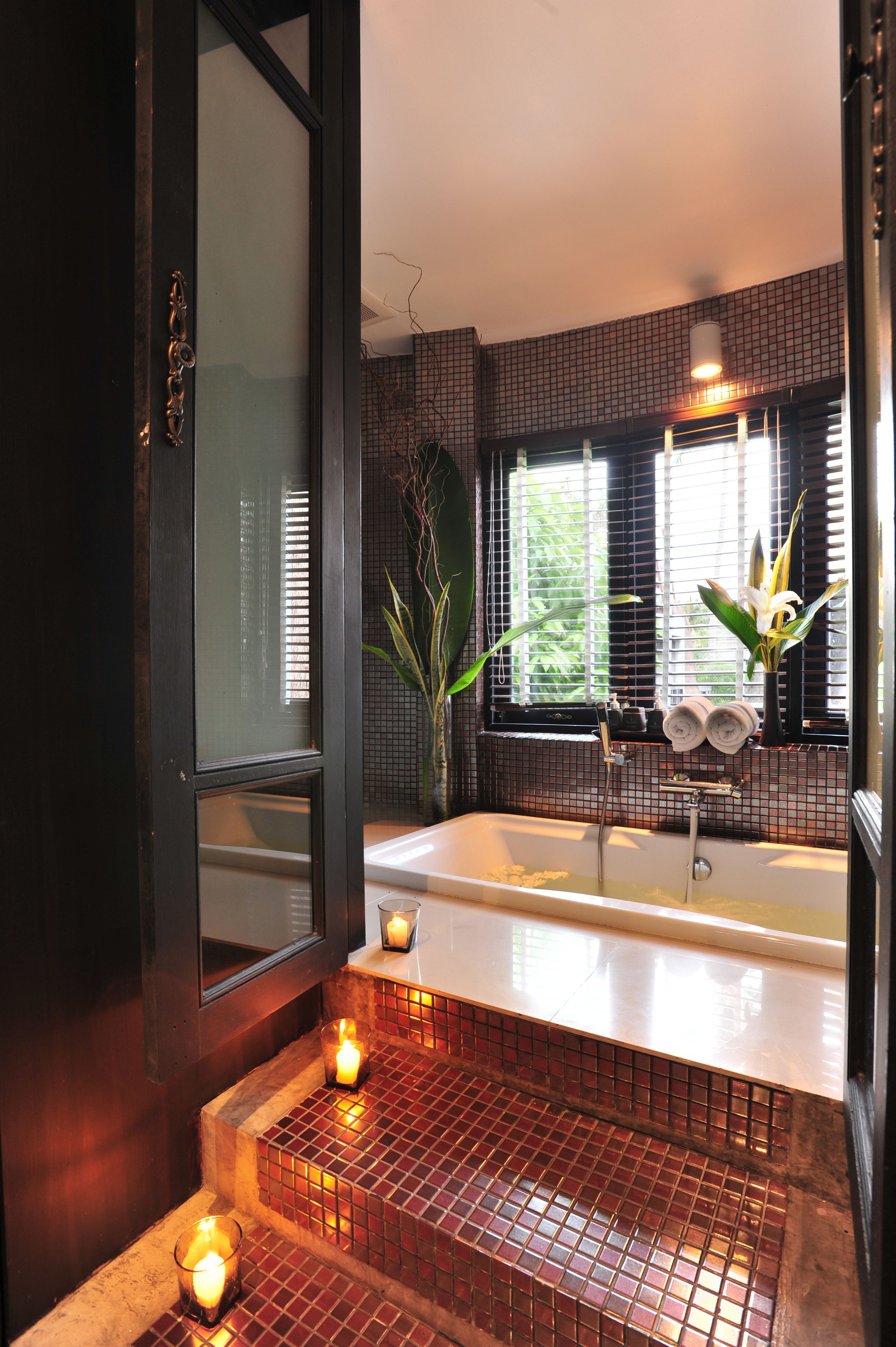 villa | deep-soaking bathtub