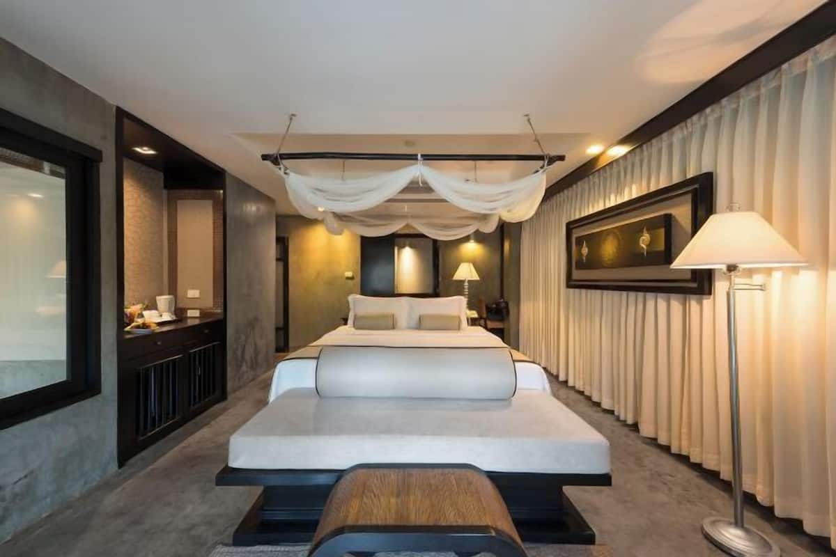 Minibar, in-room safe, desk, blackout drapes