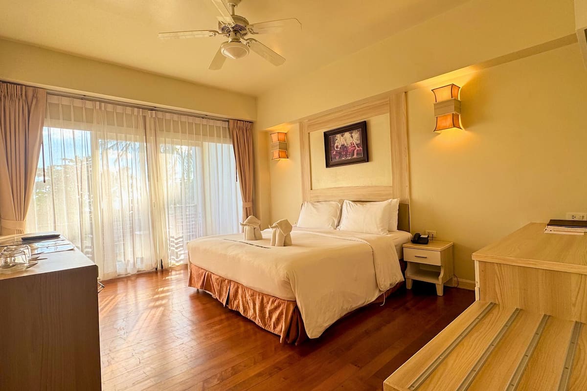 Deluxe Room (Building) | In-room safe, desk, rollaway beds, free WiFi