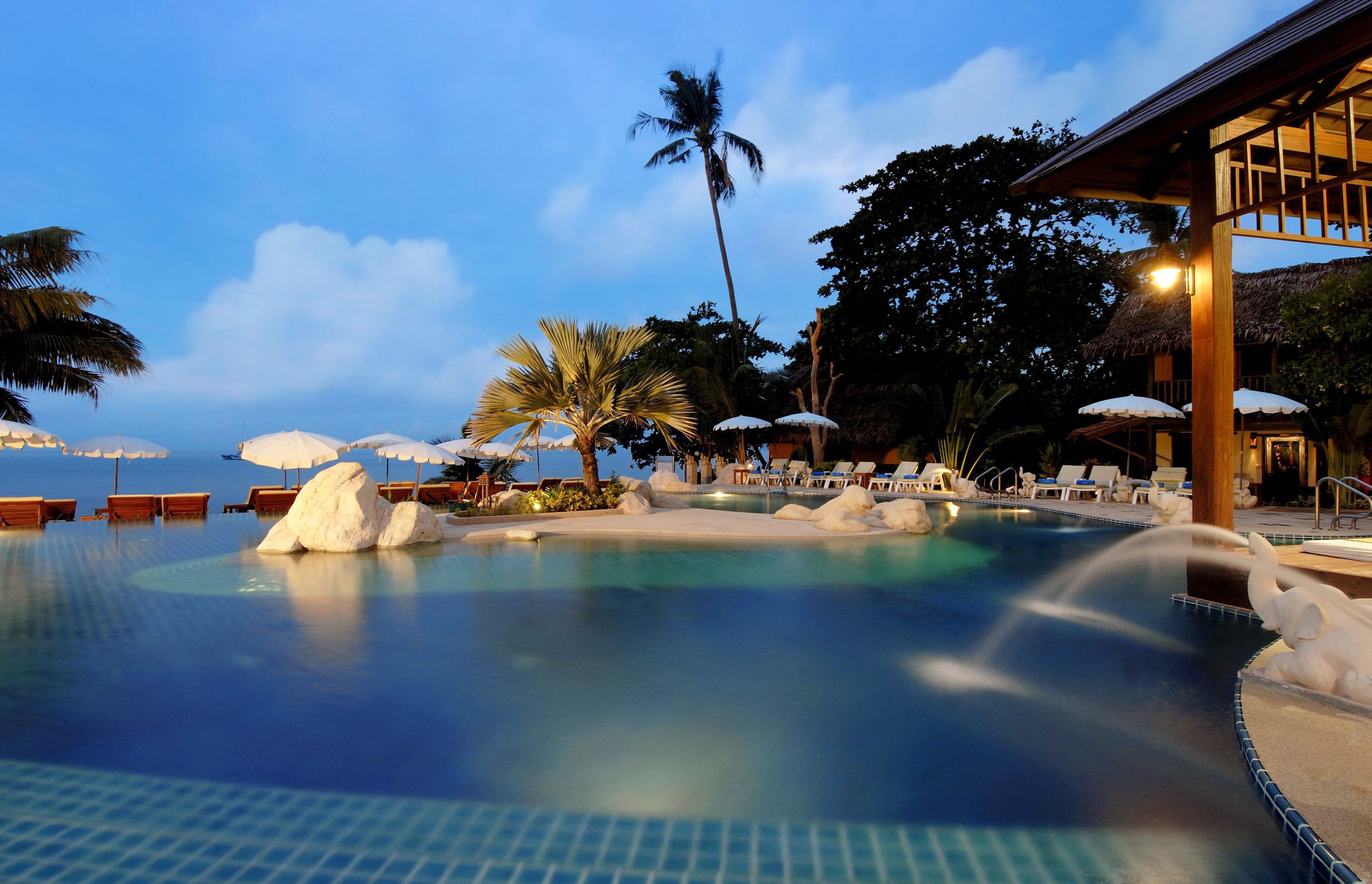 2 kolam renang outdoor