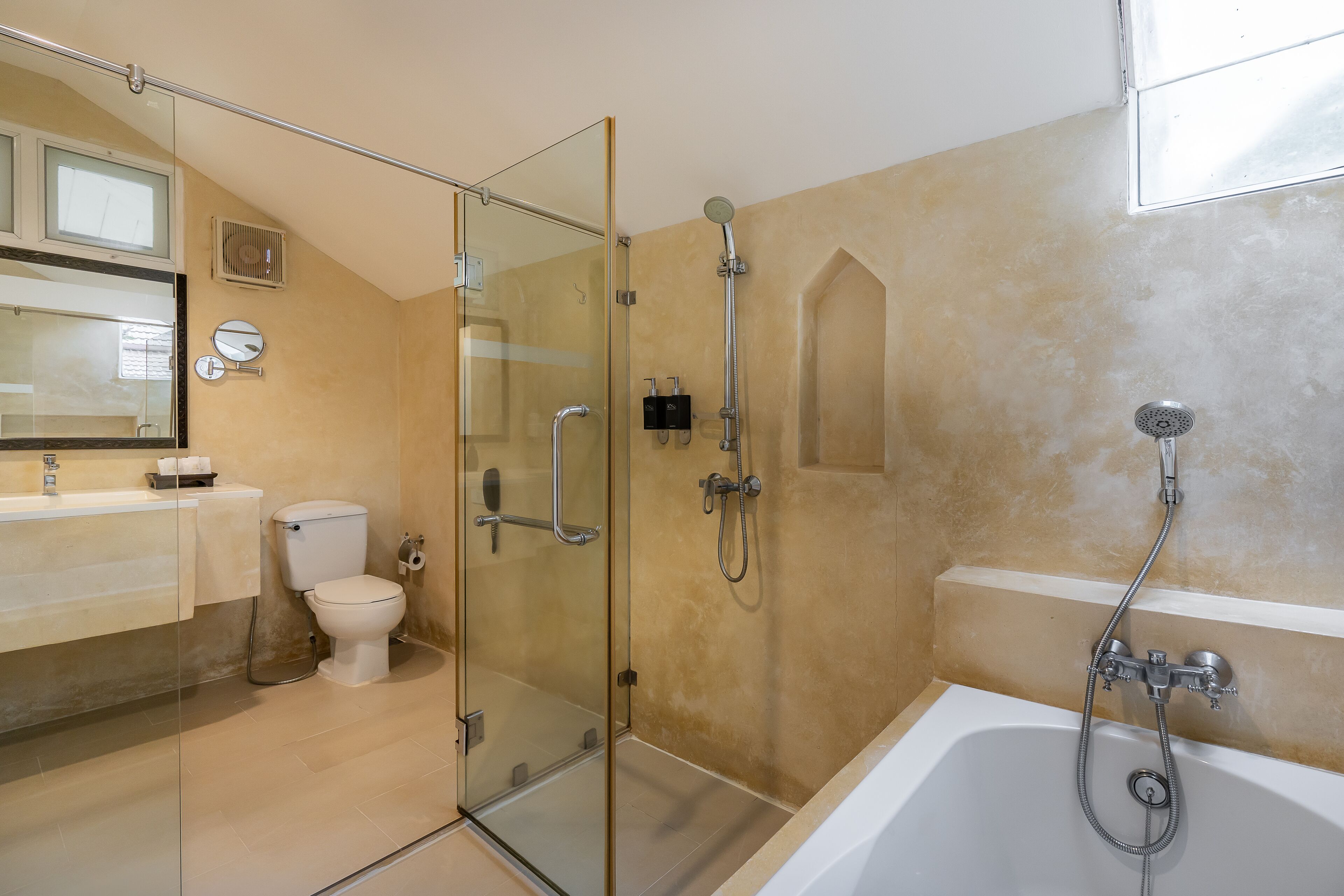 deluxe bungalow | bathroom | free toiletries, hair dryer, bathrobes, slippers