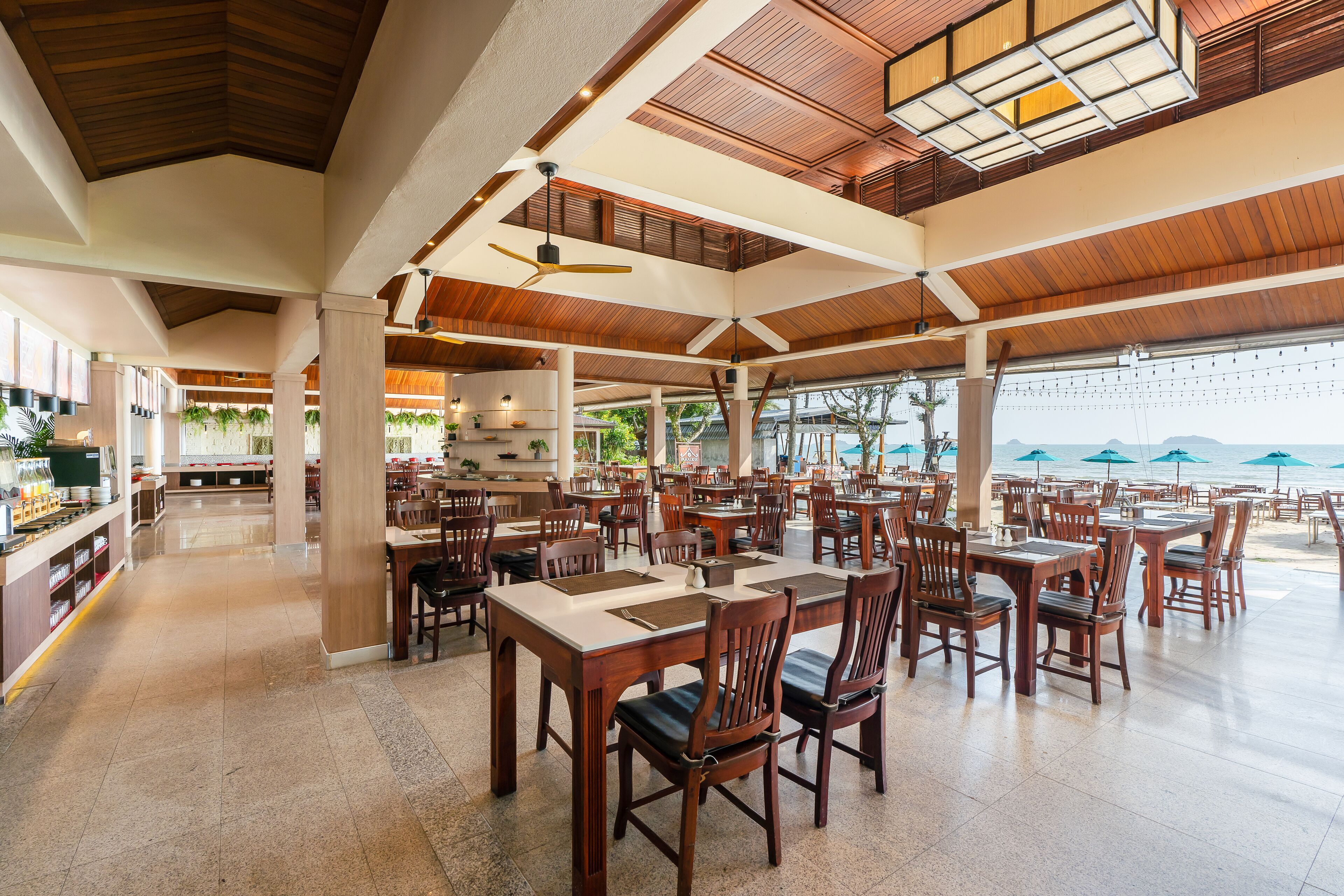 Dagelijks ontbijtbuffet (THB 400 per persoon)