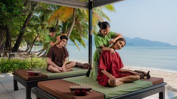 Soins corporels, soins d'aromathérapie, massages aux pierres chaudes