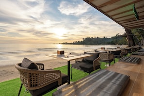 Breakfast, lunch, dinner served; Thai cuisine  - Koh Chang Paradise Resort & Spa (Ko Chang)