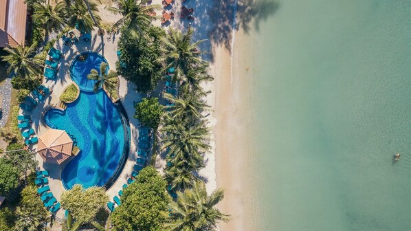 Outdoor pool, pool umbrellas, sun loungers - Koh Chang Paradise Resort & Spa (Ko Chang)
