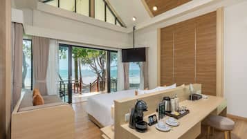 Frigobar, cofres nos quartos, escrivaninha