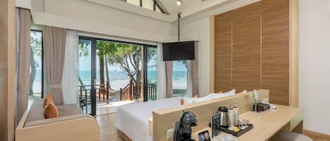 Minibar, coffres-forts dans les chambres, bureau