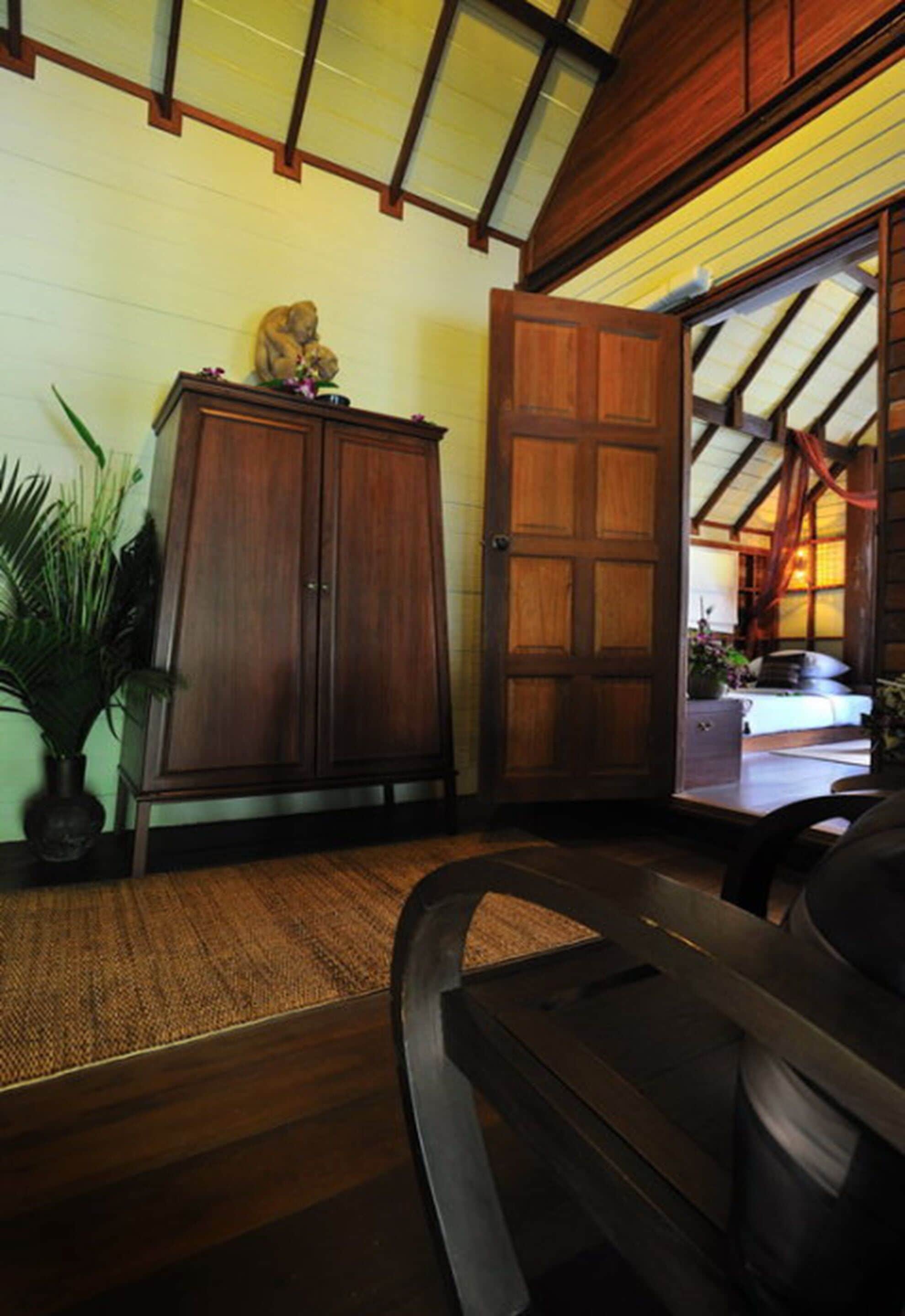 thai house | living area | 21-inch tv with cable channels