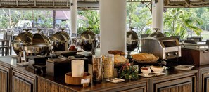 Petit déjeuner buffet servi tous les jours en supplément
