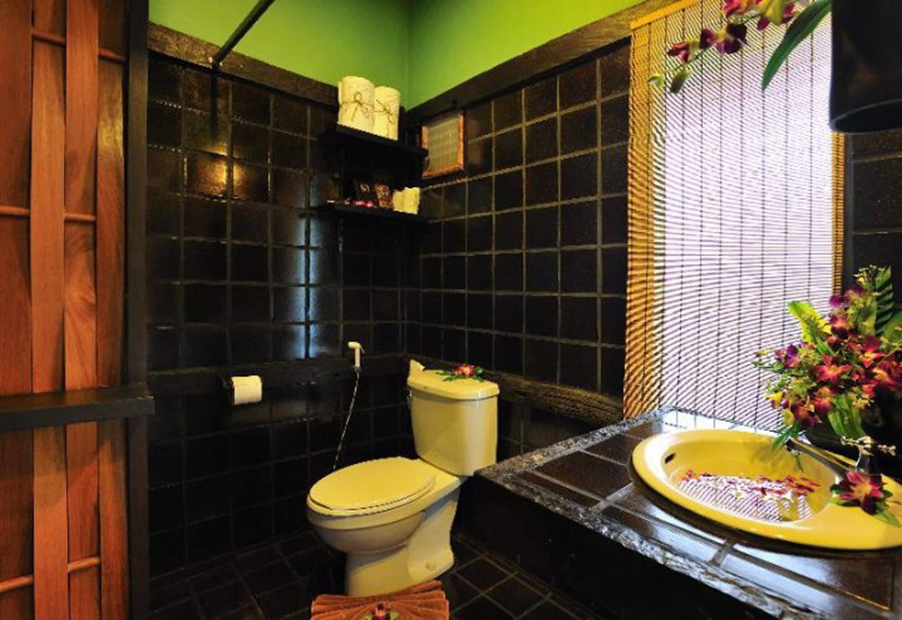 deluxe room | bathroom | free toiletries, hair dryer, bathrobes, slippers