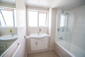 Apartemen Klasik, 2 kamar tidur | Kamar mandi | Perlengkapan mandi gratis, pengering rambut,  dan handuk