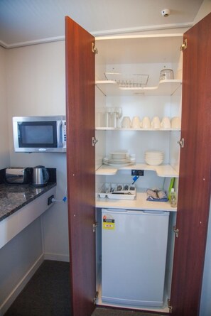 Microwave - City Central Motel Apartments (Christchurch)