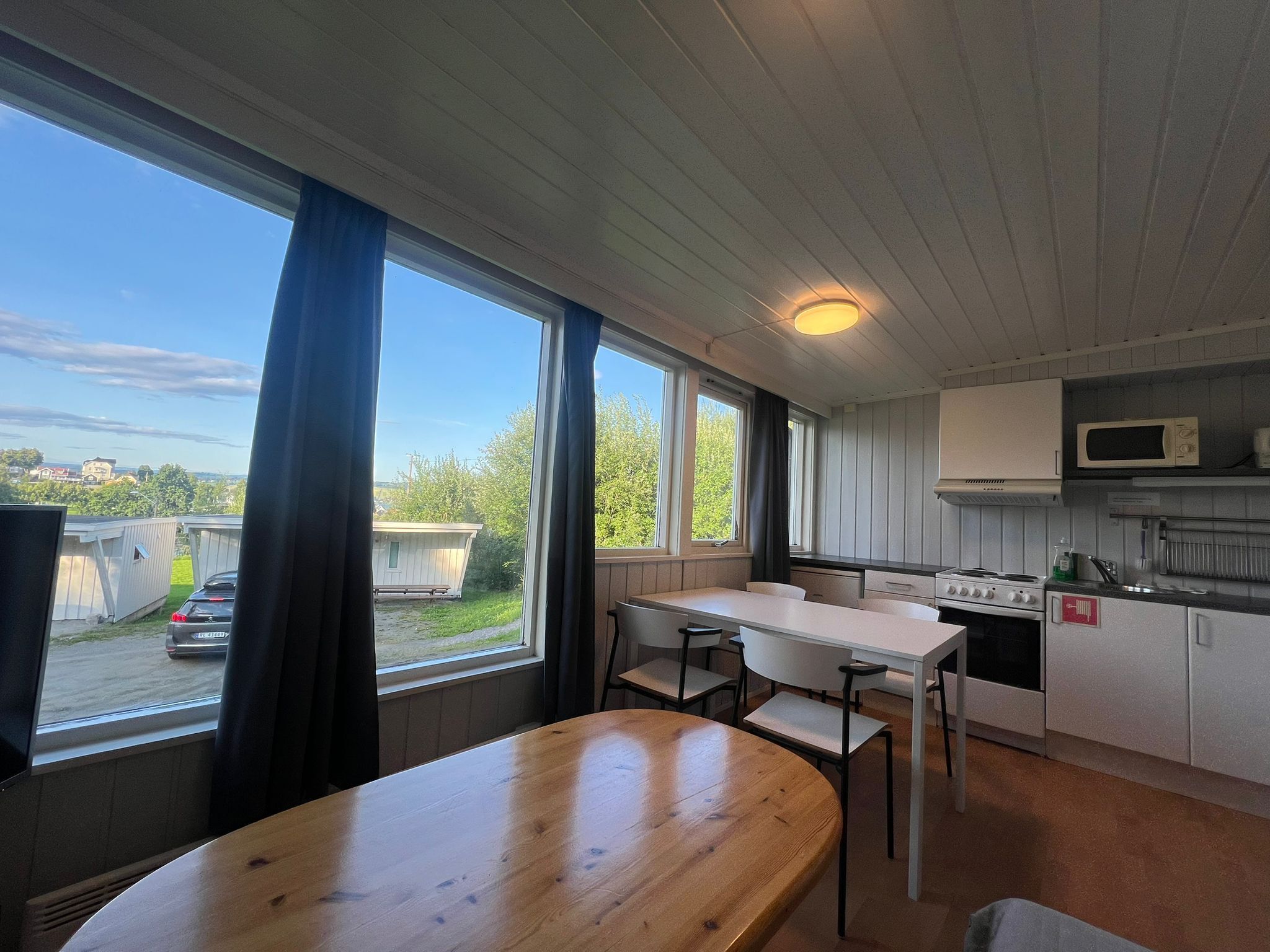 Iron/ironing board, free WiFi, bed sheets, wheelchair access