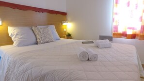 Con stile personalizzato, con arredamento individuale, tende oscuranti