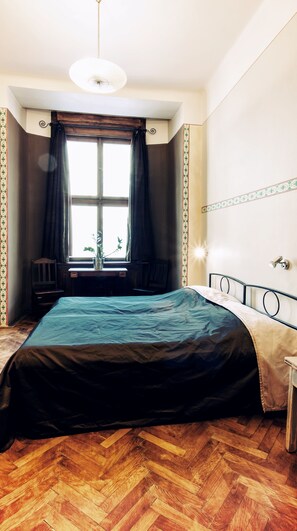 Enkeltrom (Ensuite) | Safe på rommet, individuelt innredet, skrivebord og wi-fi (inkludert)